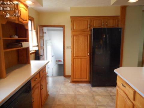 618 Euclid St, Willard, OH 44890 photo 17