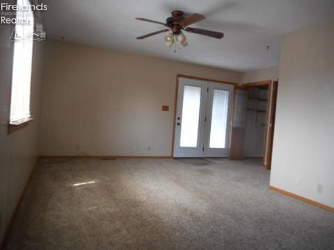 618 Euclid St, Willard, OH 44890 photo 5