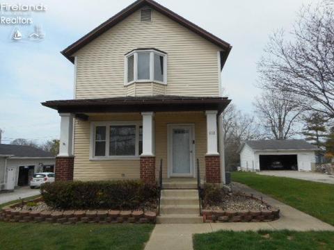 618 Euclid St, Willard, OH 44890 photo 1