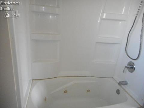 618 Euclid St, Willard, OH 44890 photo 11