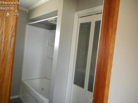 618 Euclid St, Willard, OH 44890 photo 10