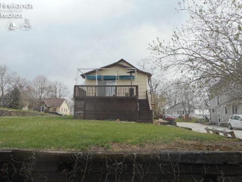 618 Euclid St, Willard, OH 44890 photo 4