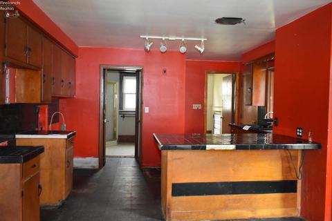 1021 E Main St, Bellevue, OH 44811 photo 9