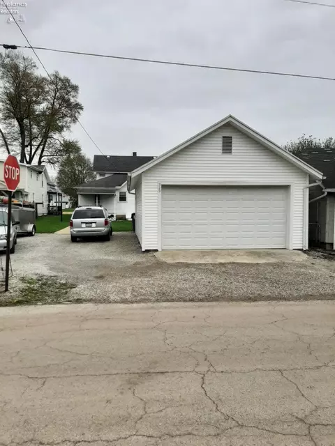 329 High St, Bellevue, OH 44811 photo 2