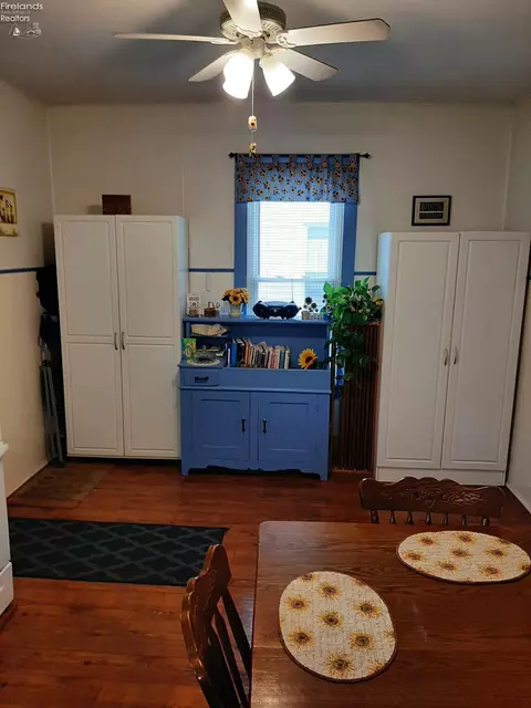 329 High St, Bellevue, OH 44811 photo 4