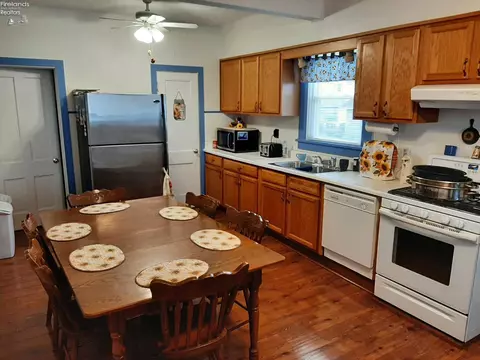 329 High St, Bellevue, OH 44811 photo 5