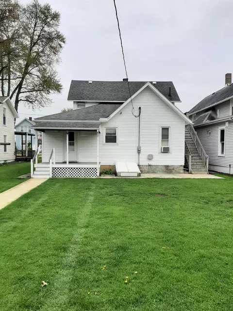 329 High St, Bellevue, OH 44811 photo 3