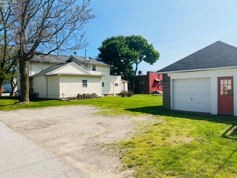 40 Monroe St, Monroeville, OH 44847 photo 2