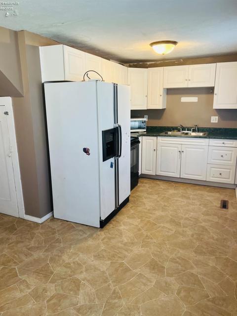 40 Monroe St, Monroeville, OH 44847 photo 3