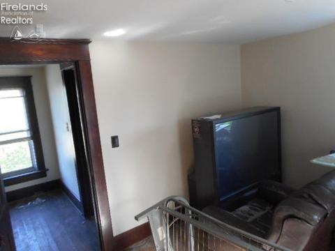 236 Motson St, Willard, OH 44890 photo 4