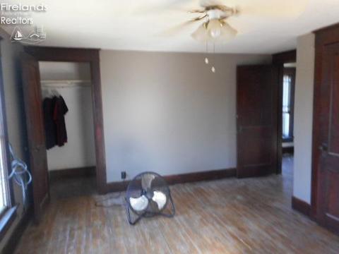 236 Motson St, Willard, OH 44890 photo 3