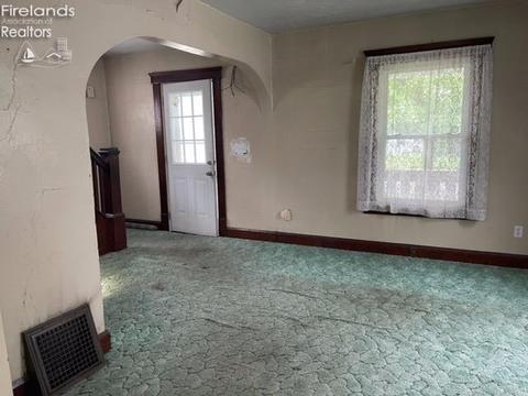 329 High St, Elyria, OH 44035 photo 8