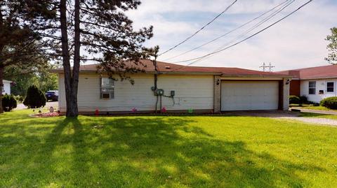 635 Pleasant St, Willard, OH 44890 photo 3