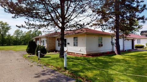 635 Pleasant St, Willard, OH 44890 photo 4