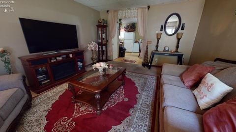 635 Pleasant St, Willard, OH 44890 photo 8