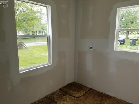 11 N West Ave, Willard, OH 44890 photo 19