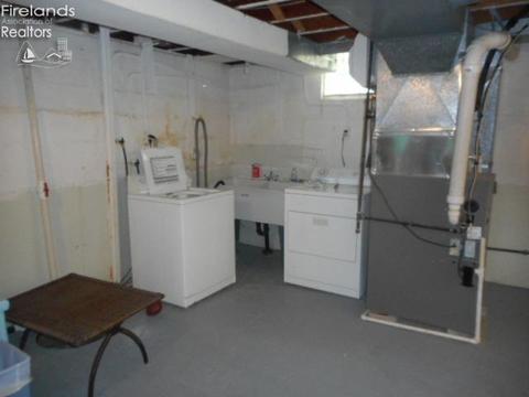 945 S Myrtle Ave, Willard, OH 44890 photo 16
