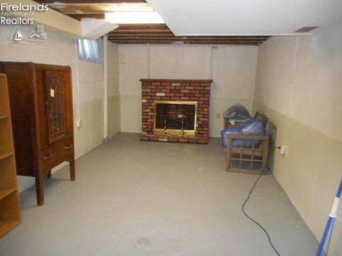 945 S Myrtle Ave, Willard, OH 44890 photo 18