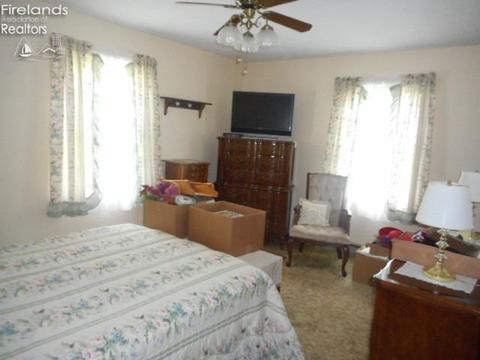 945 S Myrtle Ave, Willard, OH 44890 photo 11