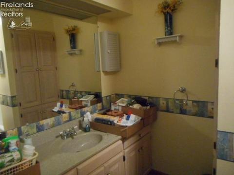 945 S Myrtle Ave, Willard, OH 44890 photo 8