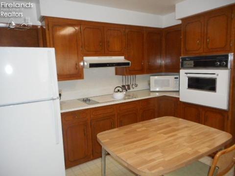945 S Myrtle Ave, Willard, OH 44890 photo 3