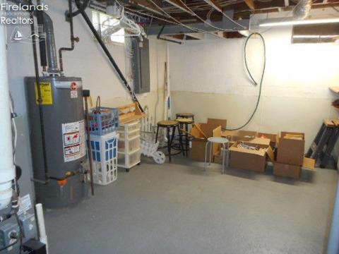 945 S Myrtle Ave, Willard, OH 44890 photo 19