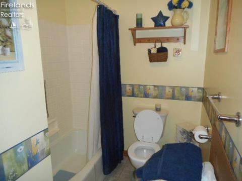 945 S Myrtle Ave, Willard, OH 44890 photo 9