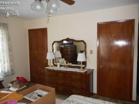 945 S Myrtle Ave, Willard, OH 44890 photo 12