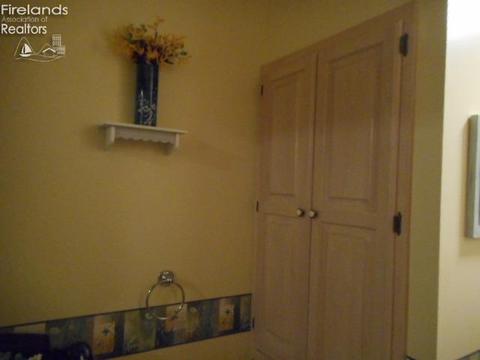 945 S Myrtle Ave, Willard, OH 44890 photo 10