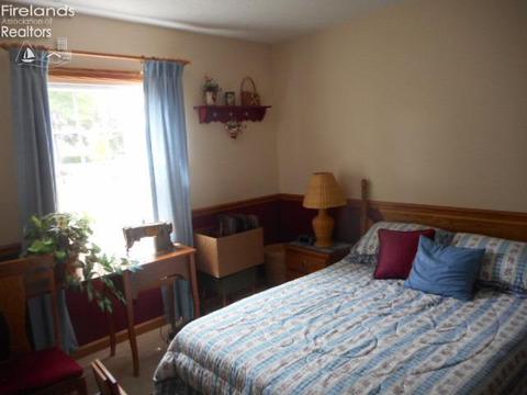 945 S Myrtle Ave, Willard, OH 44890 photo 15