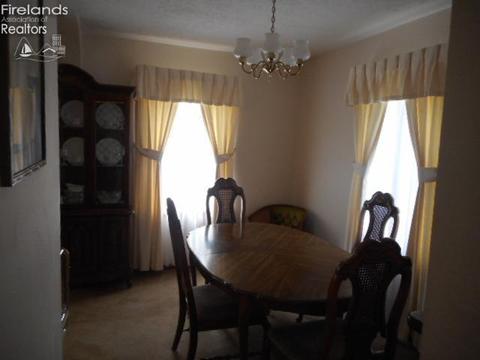 945 S Myrtle Ave, Willard, OH 44890 photo 5