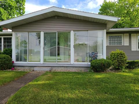 945 Hickory Dr, Huron, OH 44839 photo 3