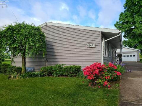 945 Hickory Dr, Huron, OH 44839 photo 2