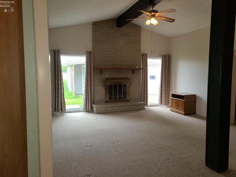 945 Hickory Dr, Huron, OH 44839 photo 9