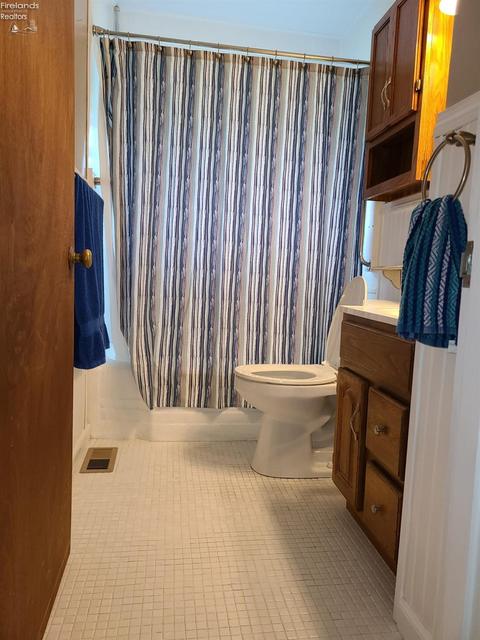 945 Hickory Dr, Huron, OH 44839 photo 24