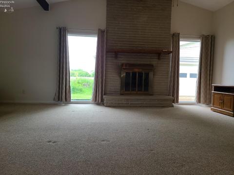 945 Hickory Dr, Huron, OH 44839 photo 8