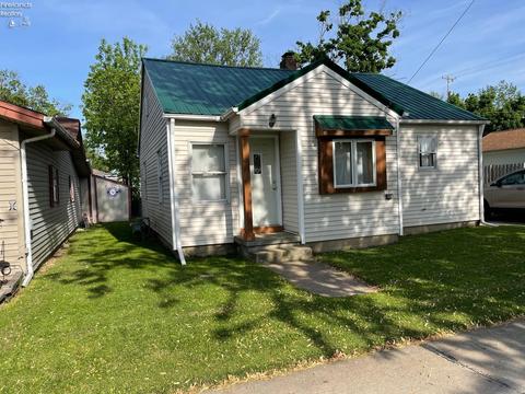 38 Pleasant St, Huron, OH 44839 photo 2