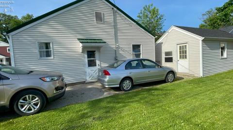 38 Pleasant St, Huron, OH 44839 photo 4