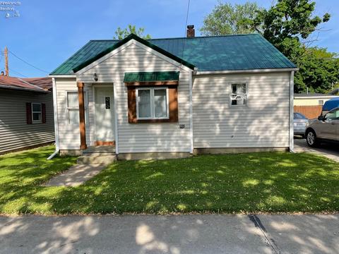 38 Pleasant St, Huron, OH 44839 photo 1
