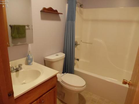 917 Armstrong St, Willard, OH 44890 photo 11