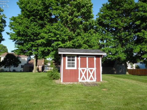 917 Armstrong St, Willard, OH 44890 photo 4
