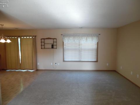 917 Armstrong St, Willard, OH 44890 photo 6