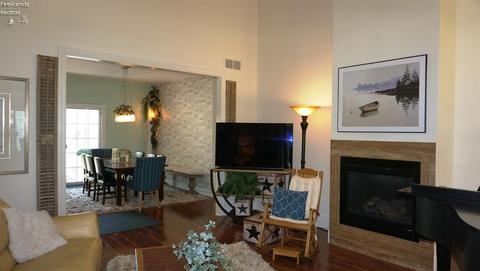 608 Loon Ln, Huron, OH 44839 photo 2