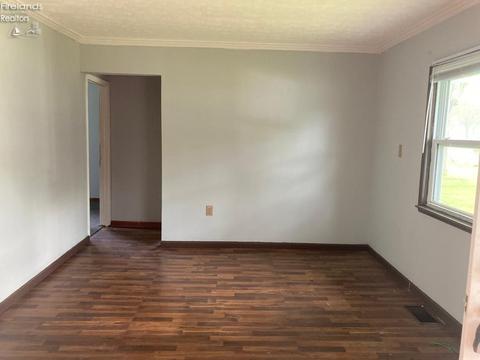 17 S West St, Willard, OH 44890 photo 8