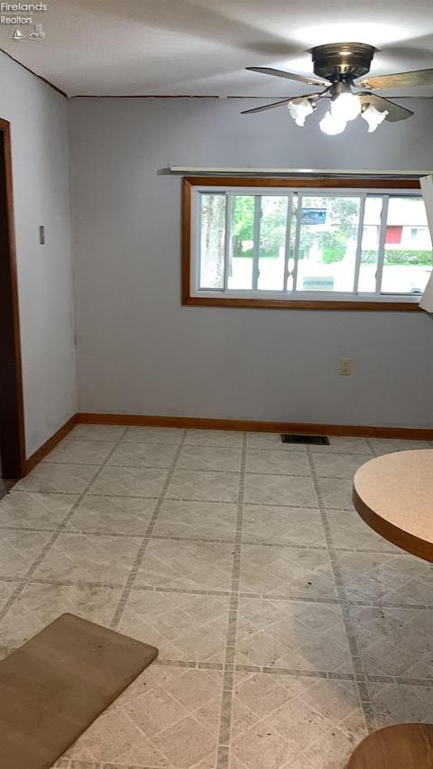 17 S West St, Willard, OH 44890 photo 6