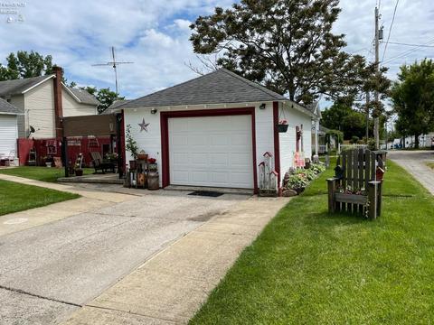 604 Clark St, Willard, OH 44890 photo 4