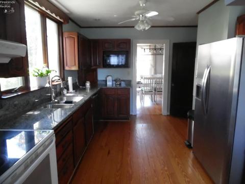 503 Maplewood St, Willard, OH 44890 photo 12
