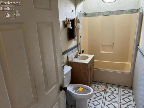 41 Townsend St, Wakeman, OH 44889 photo 5