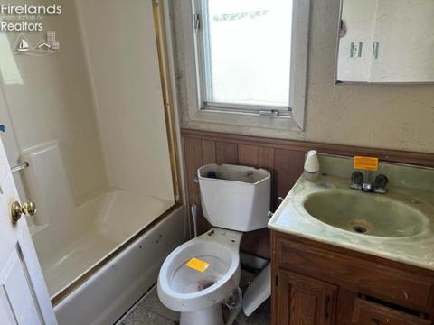 41 Townsend St, Wakeman, OH 44889 photo 7
