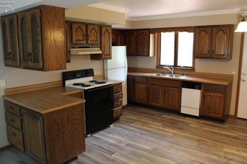 263 Hickory St, Clyde, OH 43410 photo 4